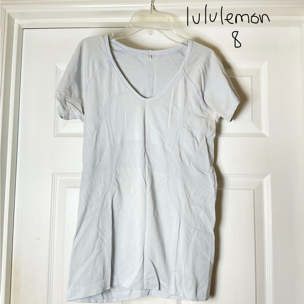 lululemon athletica Light Gray V-Neck Short Sleeve Tee